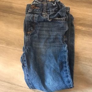 1 pair of blue jeans